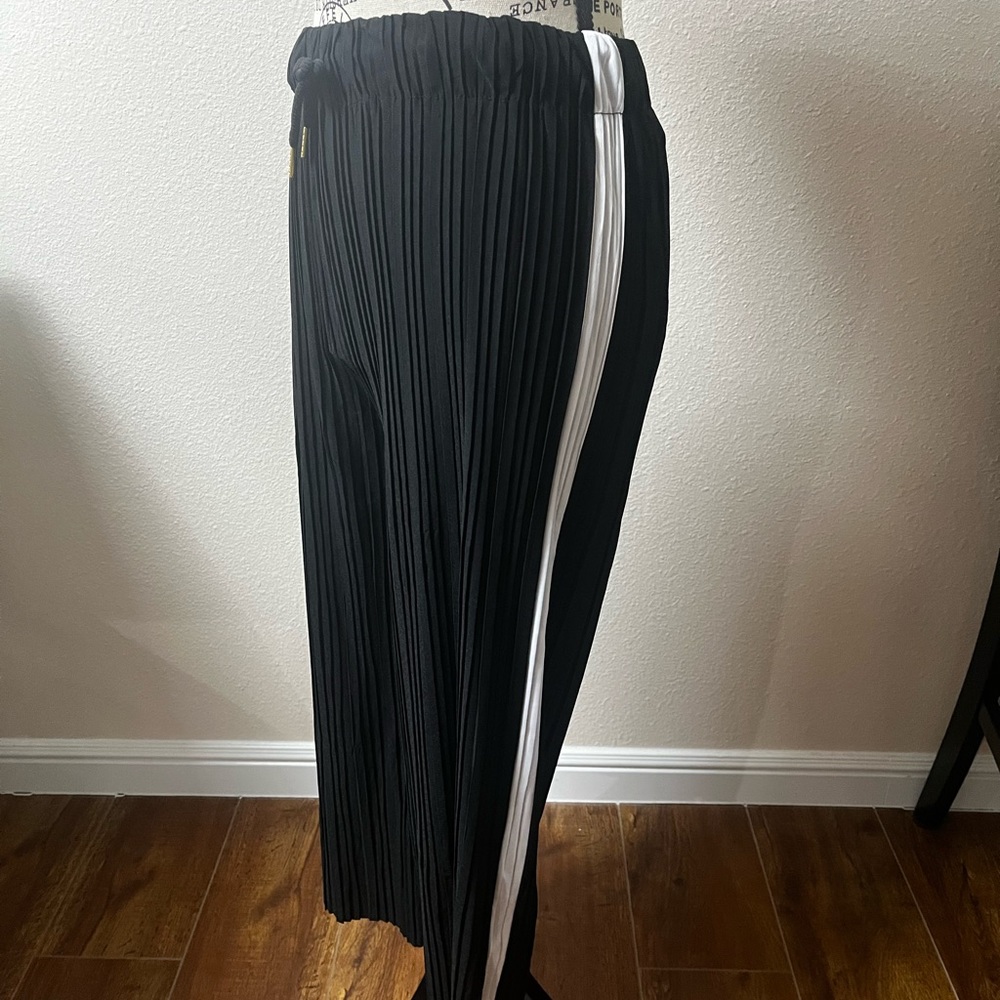 Miscellaneous ladies clothing